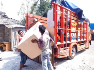 Jasa Sewa Truk Engkel Rute Pengiriman Kutai Barat – Jakarta