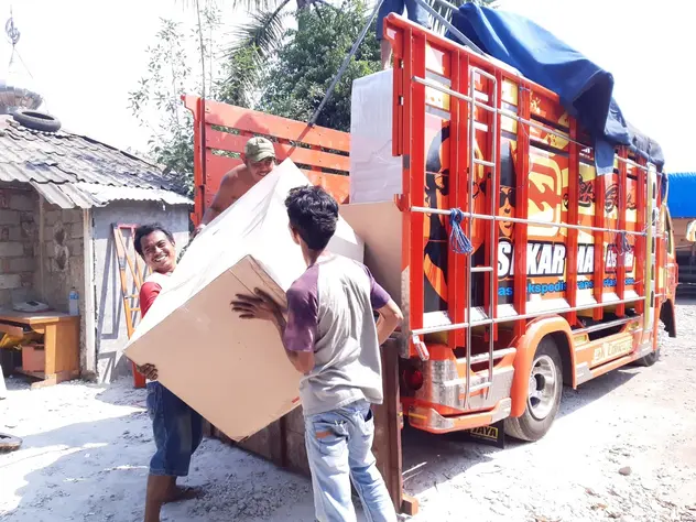 Jasa Sewa Truk Engkel Rute Pengiriman Kutai Barat – Jakarta