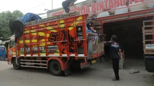 Jasa Sewa Truk Fuso Rute Pengiriman Kutai Barat – Jakarta