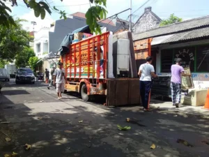 Jasa Sewa Truk Fuso Sistem Door to Door Tujuan Paser – Jakarta