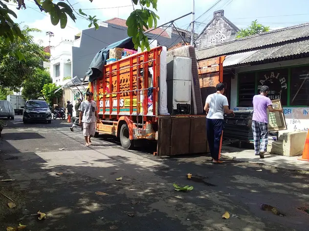 Jasa Sewa Truk Fuso Sistem Door to Door Tujuan Paser – Jakarta