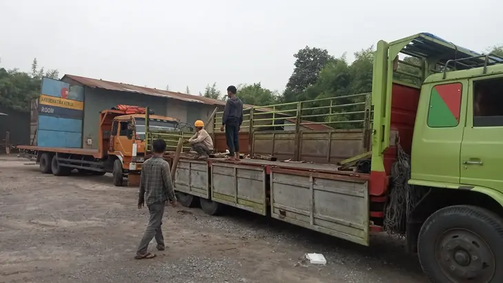 Jasa Sewa Truk Losbak Sistem Door to Door Tujuan Kota Bontang – Jakarta
