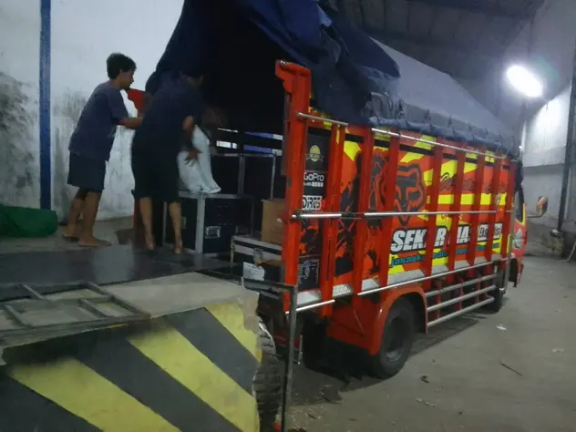 Rental Truk Wing Box Tujuan Pengiriman Kota Balikpapan – Jakarta