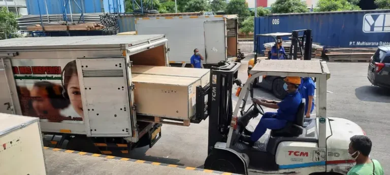 Sewa Truk Tronton Spesial Pengiriman dari Tangerang – Tujuan Kutai Kartanegara